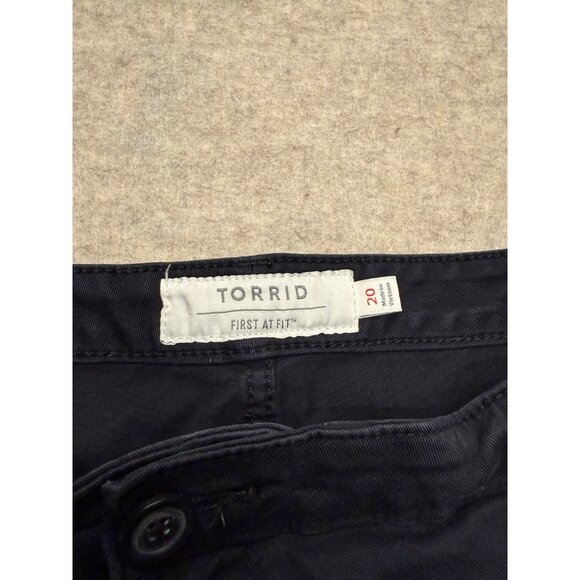 Torrid Black Bermuda Length Flat Front High Rise Shorts Size 20 - Picture 2 of 7